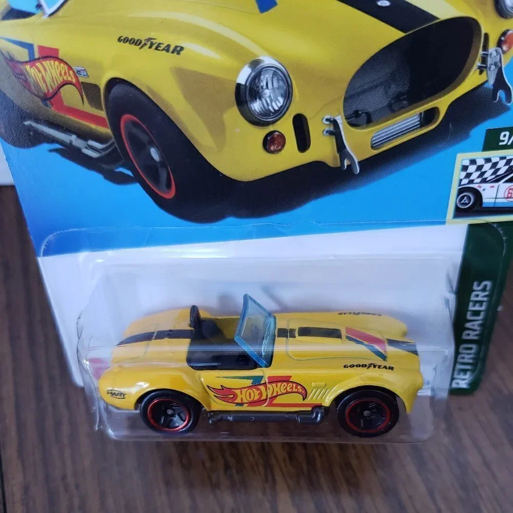 2022 Hot Wheels Retro Racers 9/10 Shelby Cobra Yellow 427 S/C 152/250